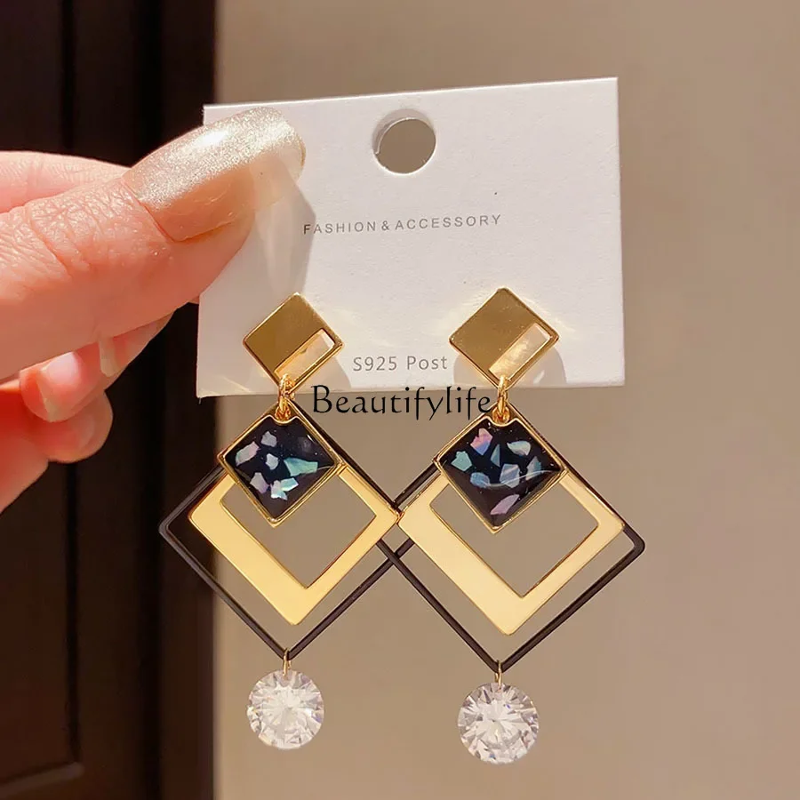 

Premium retro exaggerated geometric square earrings personalized niche earrings