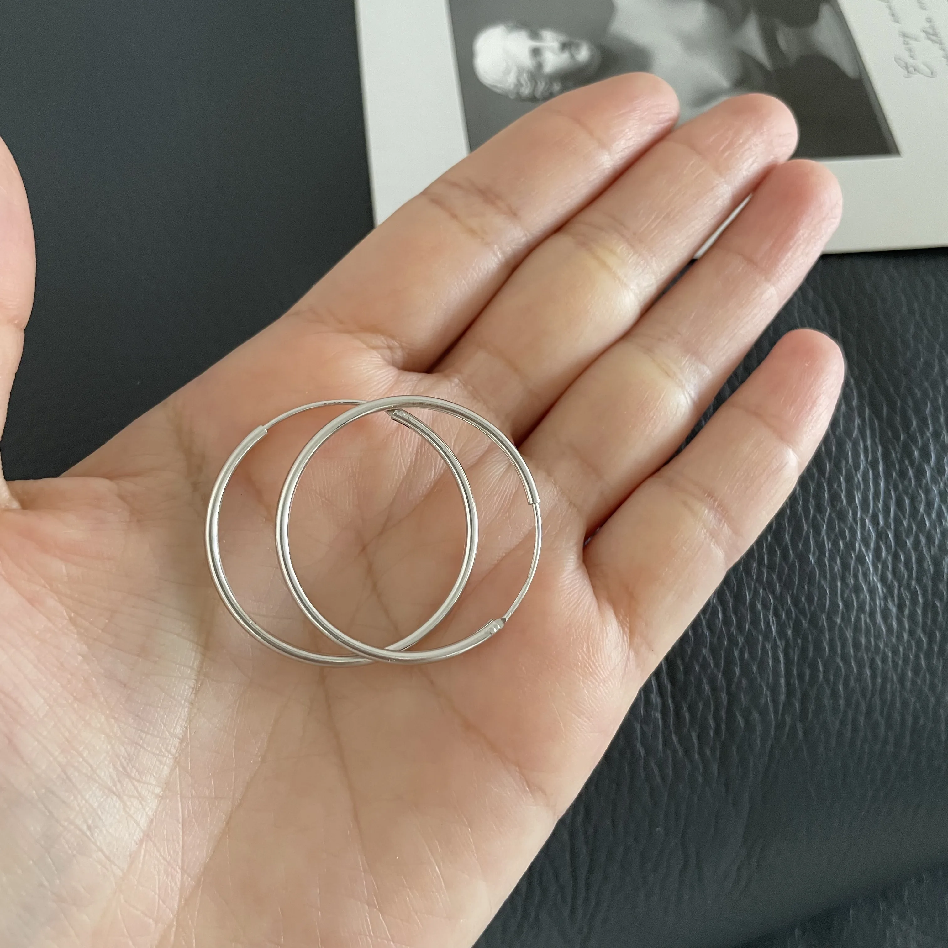 

Женские серьги-кольца из стерлингового серебра 925 пробы, простые и универсальные комплекты ювелирных изделий, диаметр 30 мм