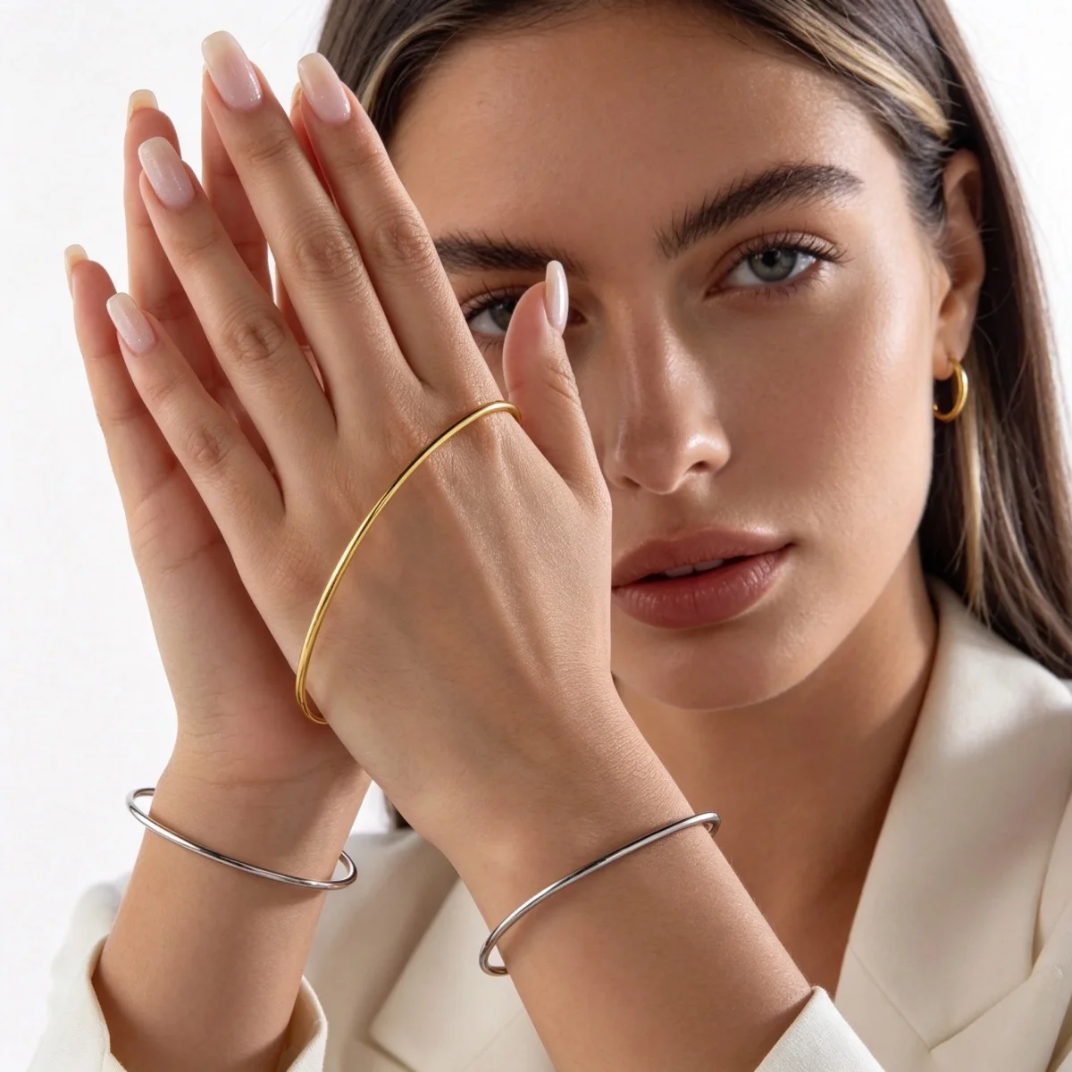 Einfache Edelstahl-Metall-Armreifen für Damen und Herren im Nischen-Stil mit geometrischen Spiralstreifen, offener Armreif-Schmuck. – Detail 17