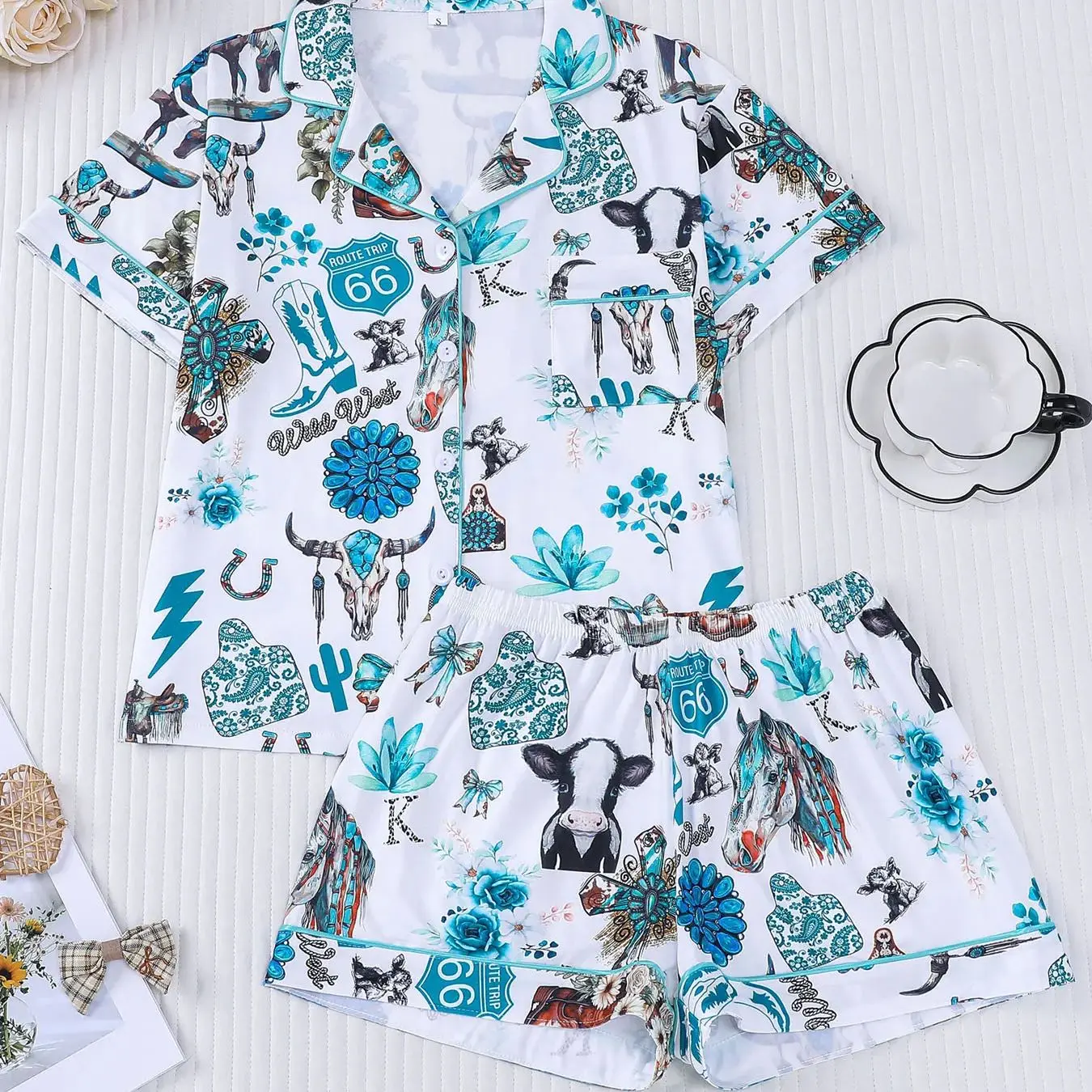 

Женский пижамный комплект в американском вестерн-стиле с принтованным воротником, шортами с короткими рукавами и изображением головы коровы на шоссе 66 для домашней носки.