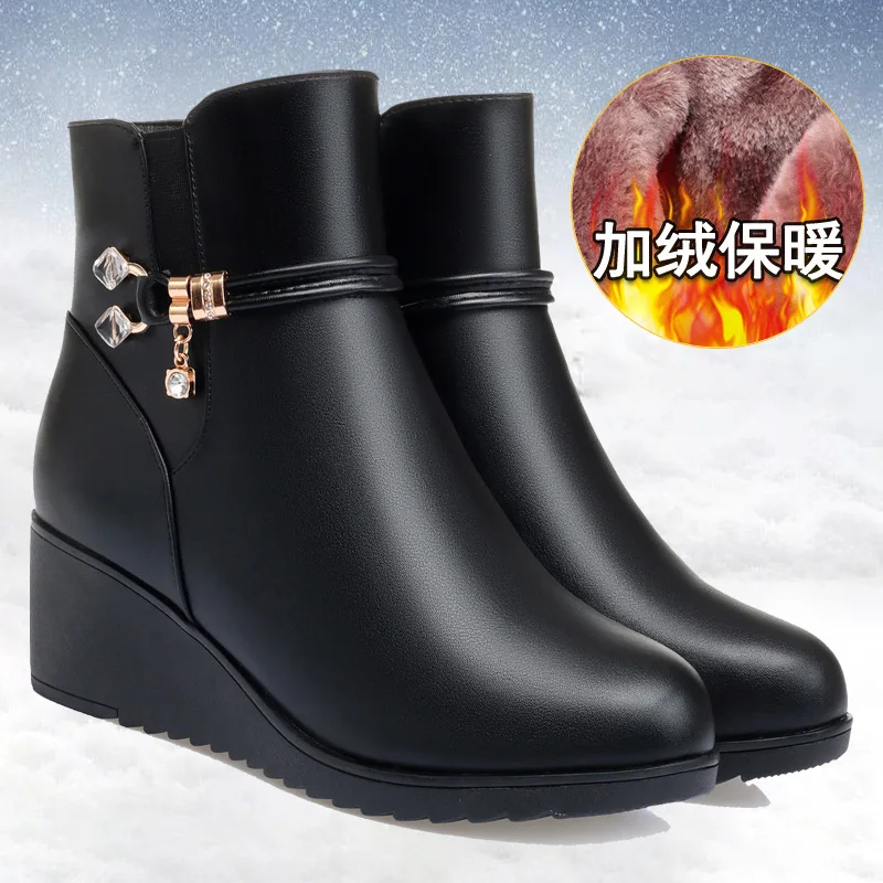 

2024 Autumn Winter New High-heeled Round Toe Short Ankle Boots Warm Plush Snow Boots Middle-aged Mom Leather Shoes Comfortable