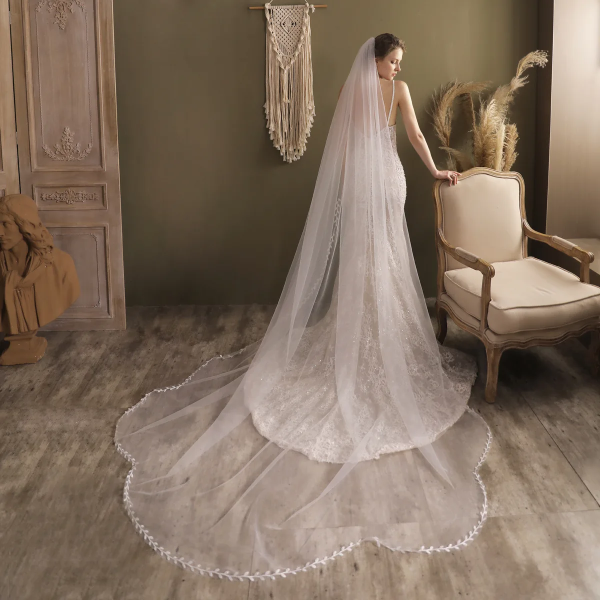 

V831 Church-Style Long Bridal Veil with Wavy Edges, Lace Trim, Wedding Photography Trailing Veil, Main Wedding Dress Accessory