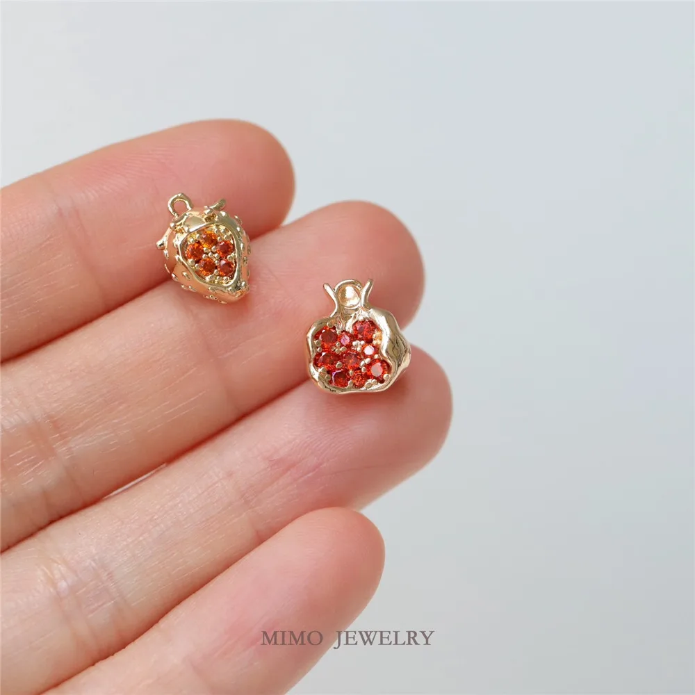 

1PCS Copper Plated Gold Slightly Inlaid Zircon Three-dimensional Fruit Pomegranate Strawberry Pendant DIY Handcrafted Accessory