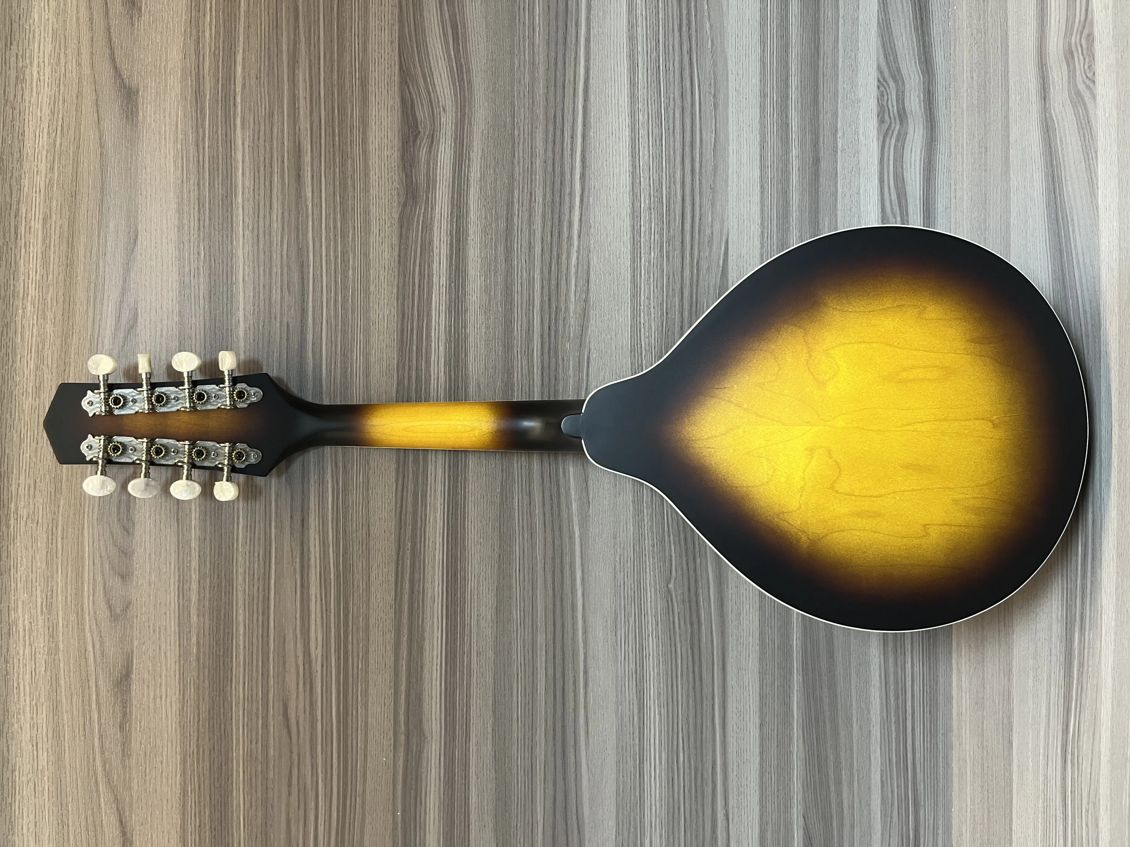 Manufacturer Direct A sunlit mandolin, 8-string, KMA110