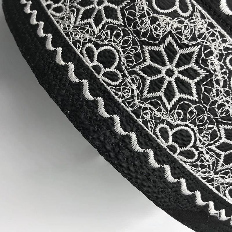 Produits fiscais Turquie Vêtements pour hommes musulmans Chapeau de prière saoudienne Noir avec broderie blanche Yarmulke Chapeaux à dessus plat Casquettes islamiques juives