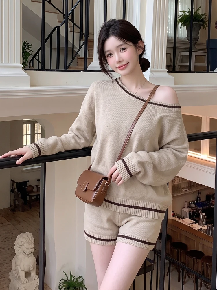 Korean Style Casual Lazy Knitted Long Sleeve Set Asymmetrical Color Block Loose Short Pants Two-Piece Women's Fashion Ensemble