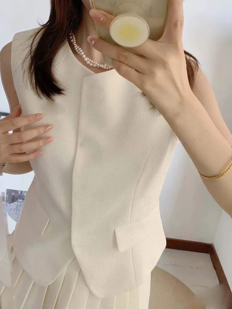 

Korean style girl style fashion casual trend temperament versatile age reducing sleeveless vest with pleated skirt two-piece set