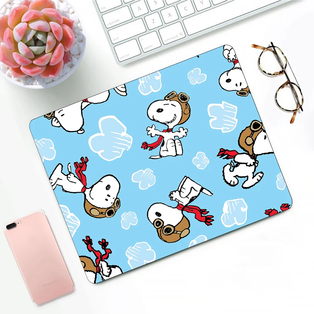 Cartoon Schattige Hond S-Snoopys Gaming Muismat Xs Kleine Muismat Voor Pc Gamer Desktop Decoratie Kantoor Muismat Deskmat Tapijt