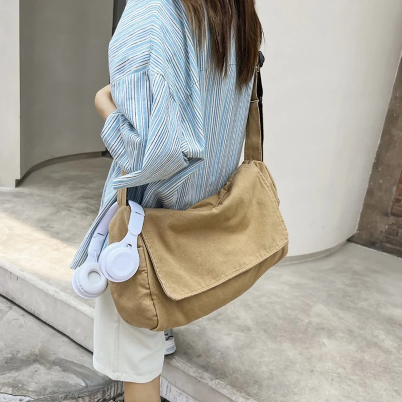 New Messenger Bag Japanese Handbags 2024 School Korean Single Shoulder Girl Student Hong Kong Style Retro Large Capacity Postman