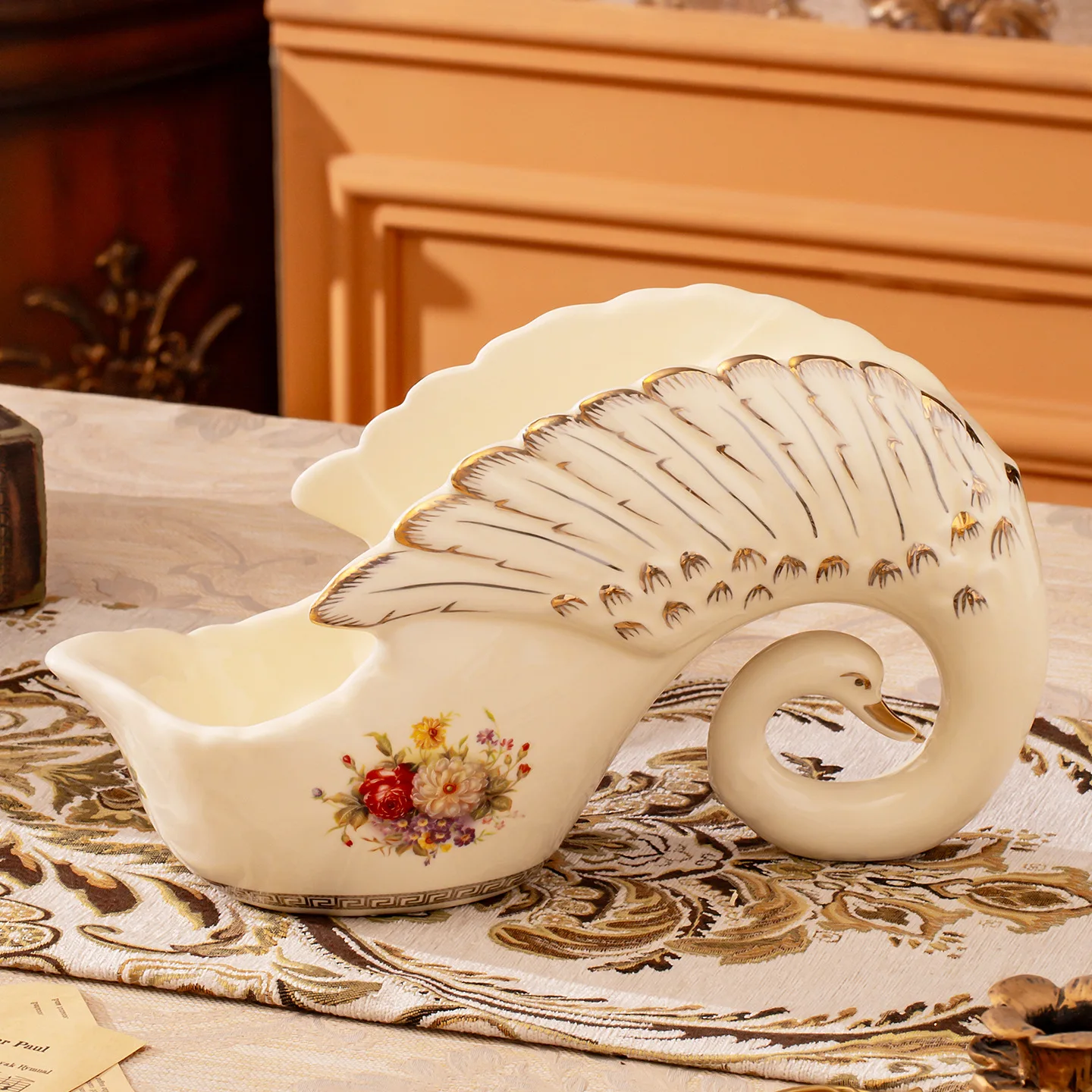 European ceramic red wine rack wine bottle rack wine side entrance decoration light high-end swan ornamen 3