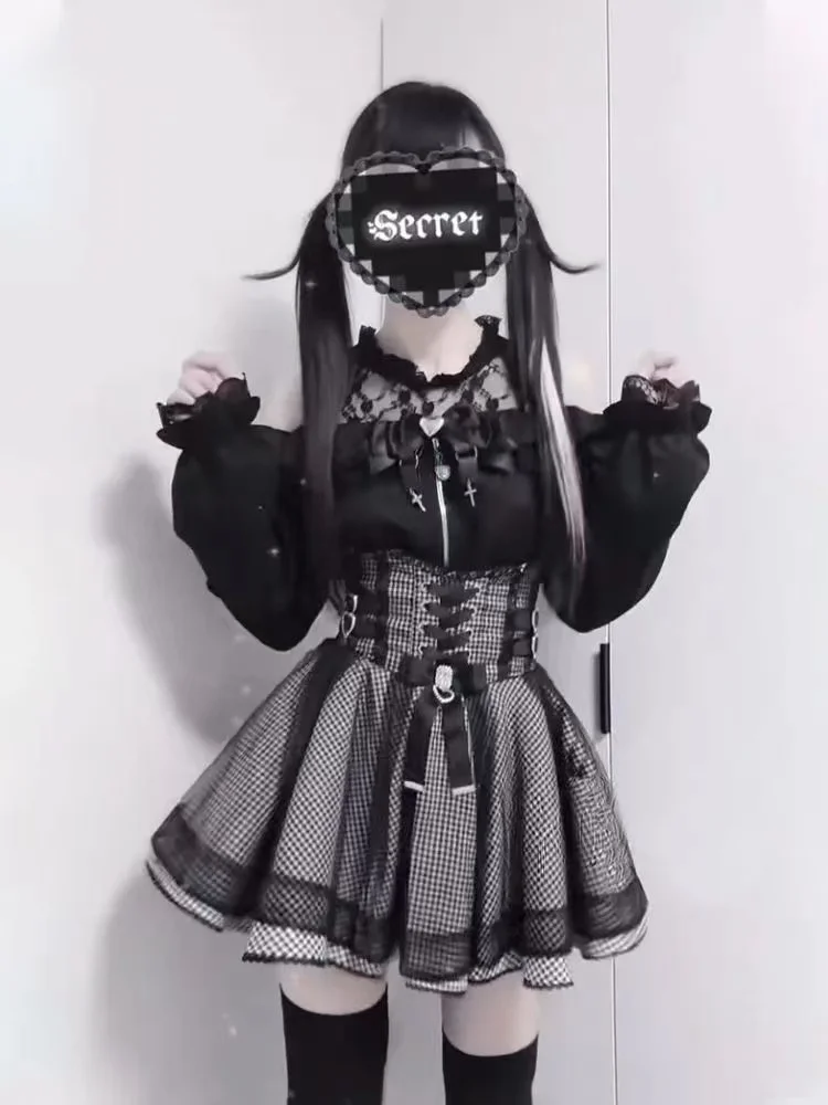 Conjunto de Falda Mini Negra Japonesa con Blusa Lolita de Encaje Sexy con Hombros Descubiertos para Mujer 2026, Diseño Estético Y2K con Volantes Góticos
