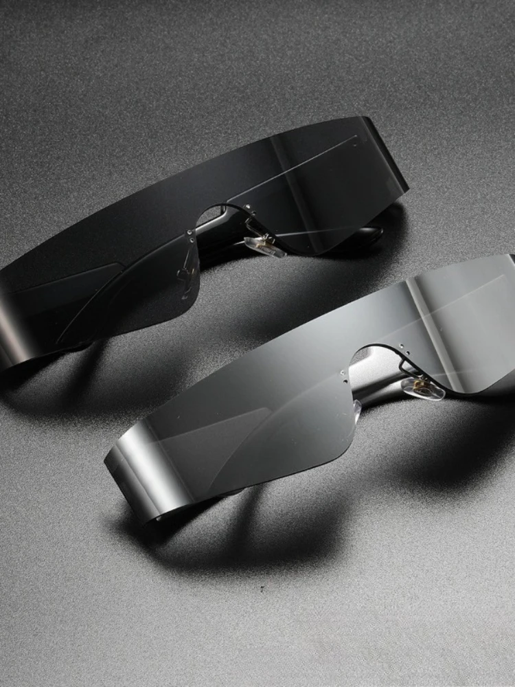 Zukunftorientierte Y2K Neue Modische Einteilige Sonnenbrille, Surround-Style Sport-Punk-Sonnenbrille