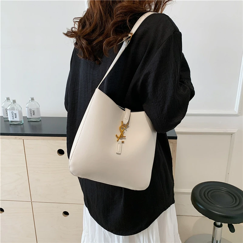 High-End Designer Paris Fashion Messenger Bag With Leather Material And Crossbody Style For Trendy Women