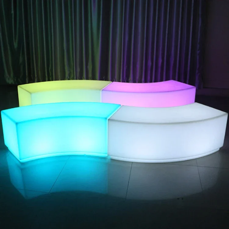 Glow Lighting Langer Hocker Bogensitz Schnittsofa Outdoor Party Tragbare Möbel Postmoderne Bank RGB Nachtlicht