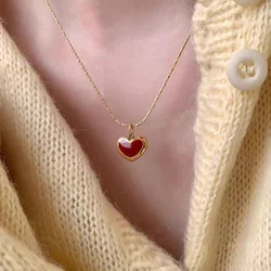 A Women's Necklace, a Red Heart-Shaped Delicate and Compact Necklace, Is Suitable for Everyday Wear and Can Be Worn with Any Outfit