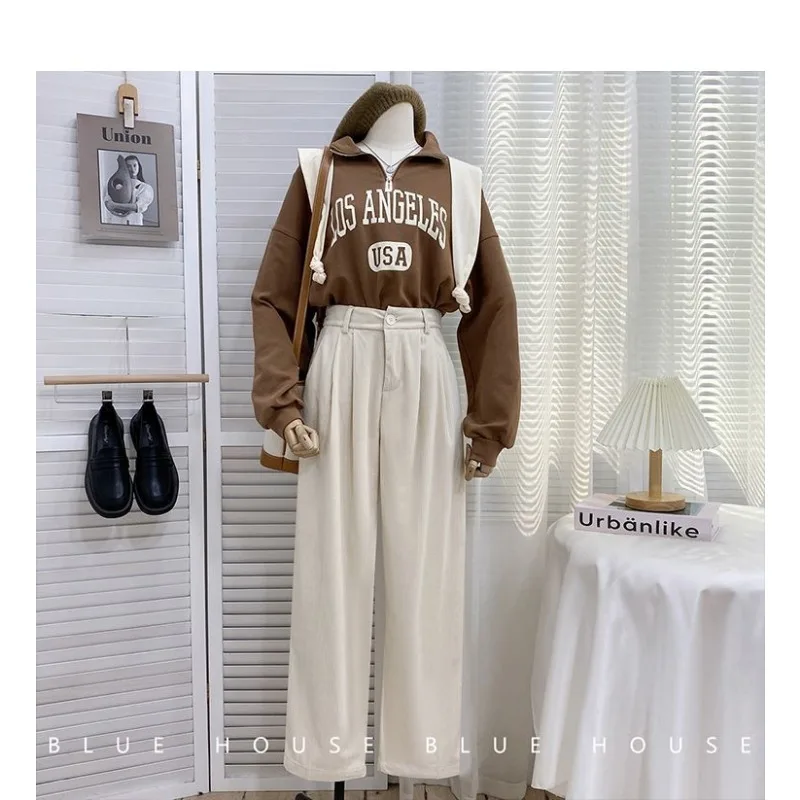 سروال قصير مخملي نسائي واسع الساق 2025 جديد لخريف وشتاء فضفاض بطول الأرض متعدد الاستخدامات مستقيم غير رسمي طويل