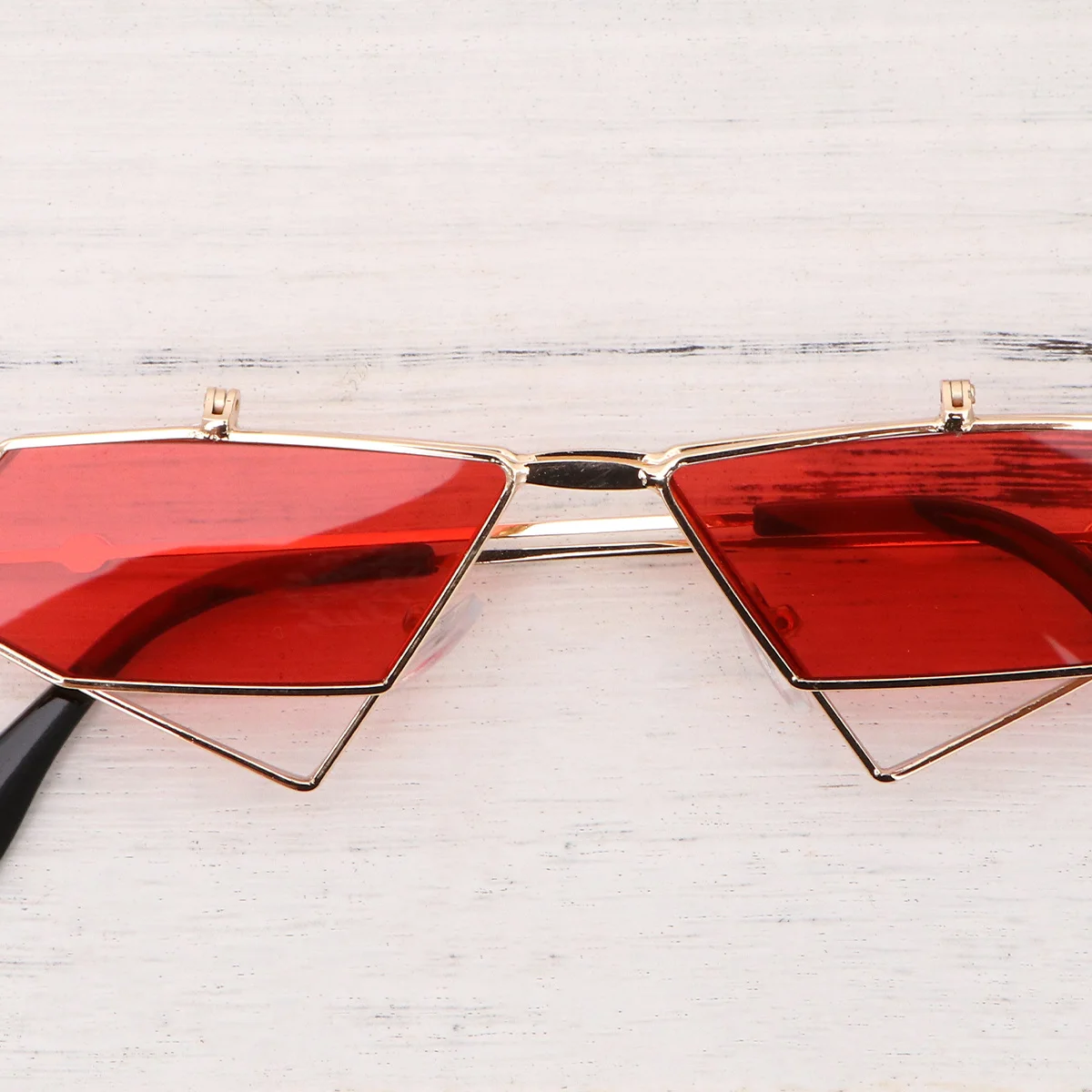 

Punk Style Eyeglasses Cat Eye Shaped Sun Glasses Red Golden Frame Lightweight Fashion Eyewear for Outdoor Accessories Party Wear