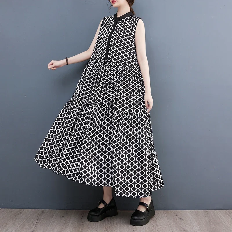 Swinging Sleeveless Shirt Dress Timeless Chic Of The 50s Feminin Shape Side Pockets Youthfull Flair Dress With Godet Pleats