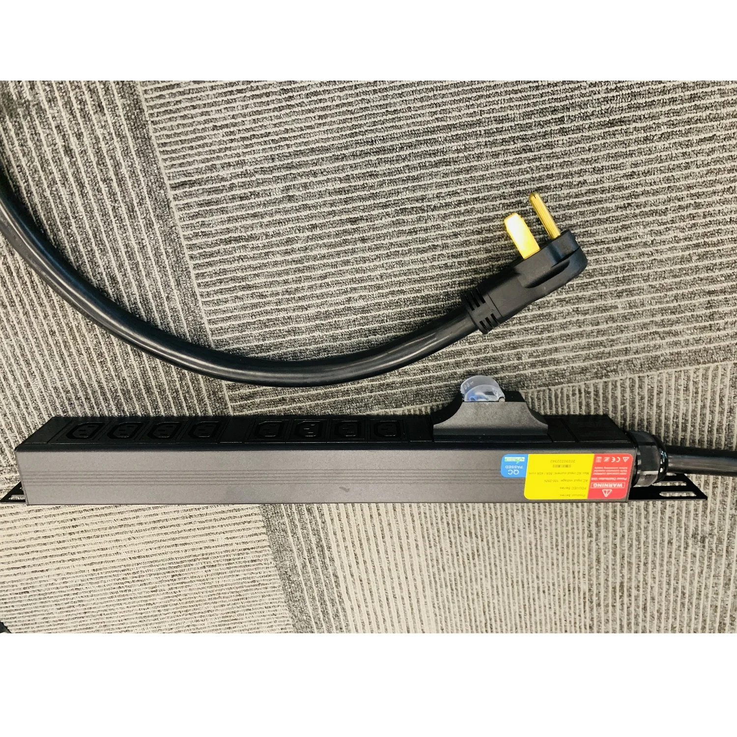 PDU de 8 vías C13 L6-50P 240V 50A Ampt con disyuntor para gabinete de servidor central de datos PDU toma de corriente tipo estante de aleación de aluminio