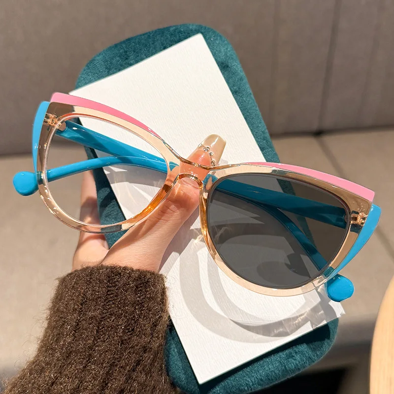 Modische photochrome Presbyopie-Brille mit Katzenaugenmotiv für Damen, bequeme Lesebrille mit großem Rahmen und Dioptrien – Detail 1