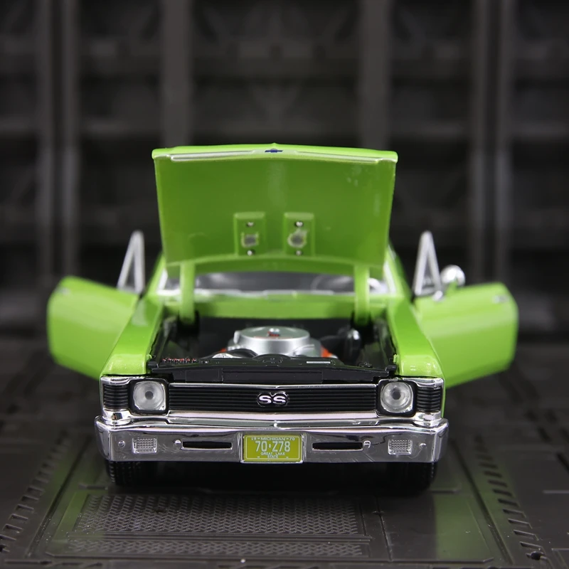 Maisto 1: 24 simulation Chevrolet Nova SS 1970 alloy model doors and hood can be opened  suitable for collection