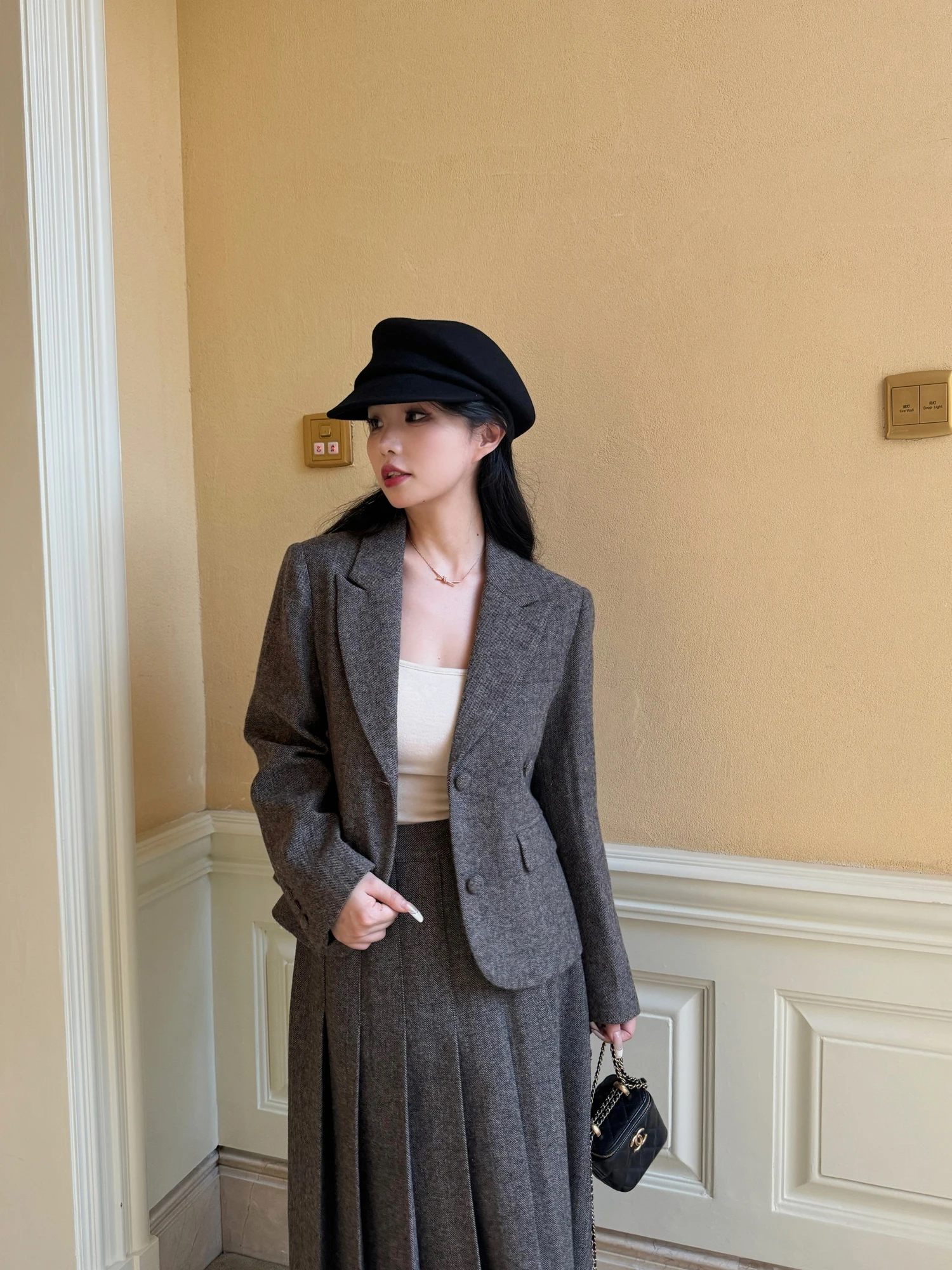 

Ele Briti Retro Tweed Woolen Suit Skirt Set Women's Two-Piece Ensemble Light Coffee Color Long Sve Turn-down Collar