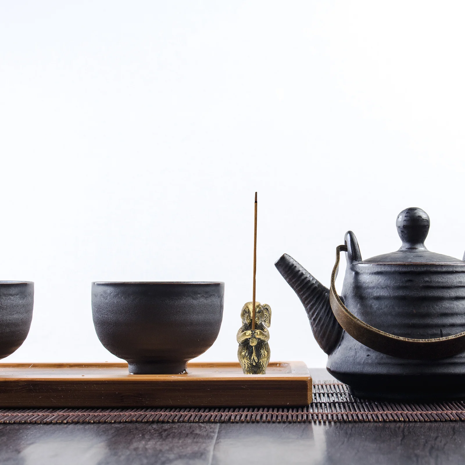 

Elegant Bunny Incense Holder Alloy Vintage Inspired Rabbit Statue for Home Decor Office Space Incense Sticks Burner Function