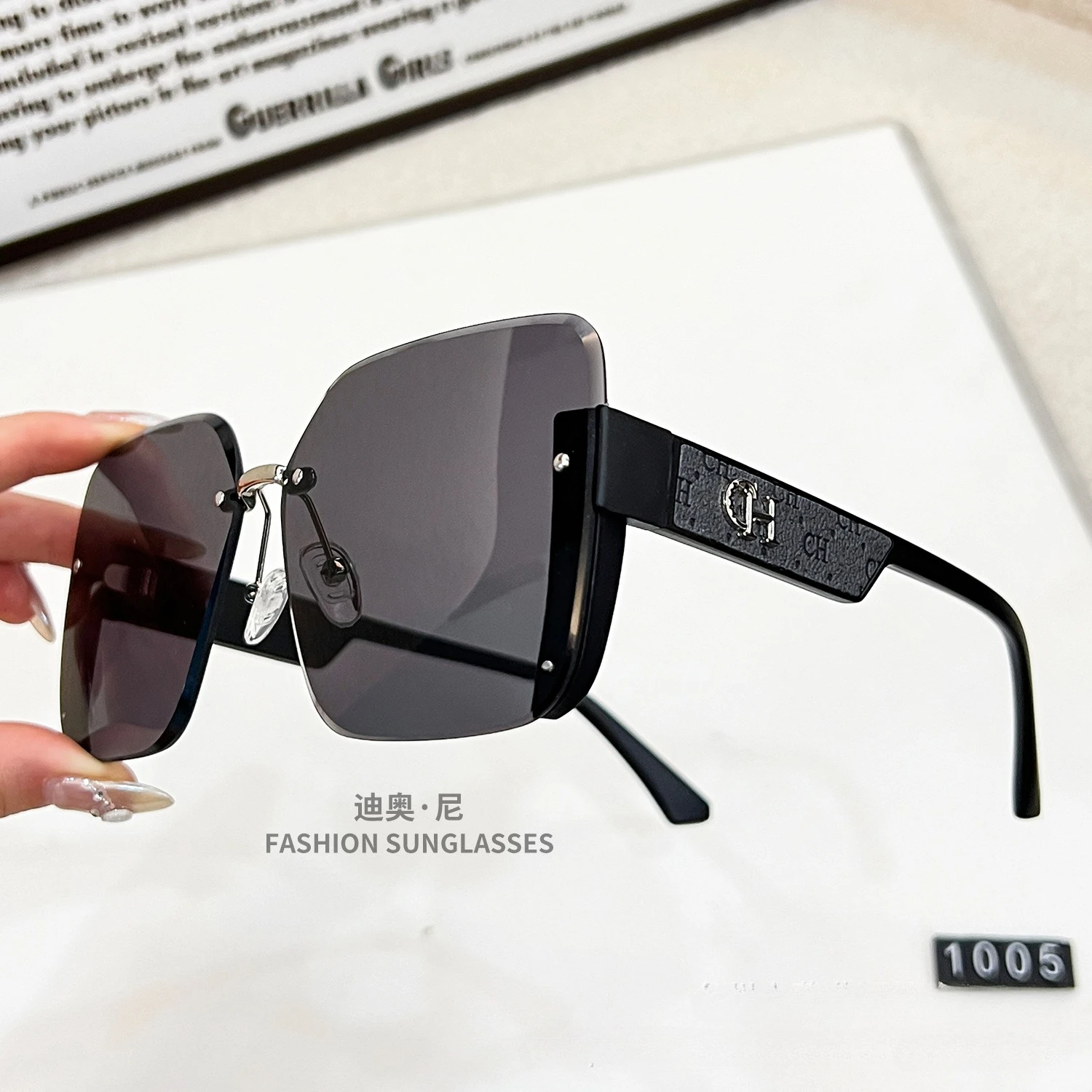 

Дизайнерские солнцезащитные очки с кристаллами, легкие, роскошные, шикарные, элитные, премиум-качества, вдохновленные подиумом, минималистичные очки