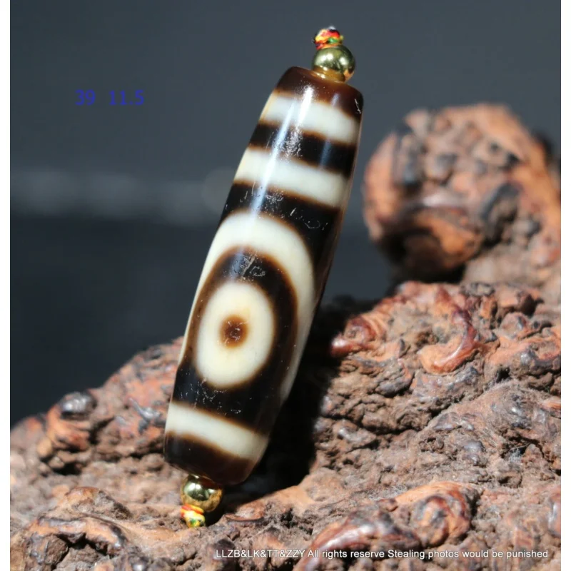 

An Energy Tibetan Old Oily Agate Ivory Color 2 Eye Love Symbol dZi Bead Amulet