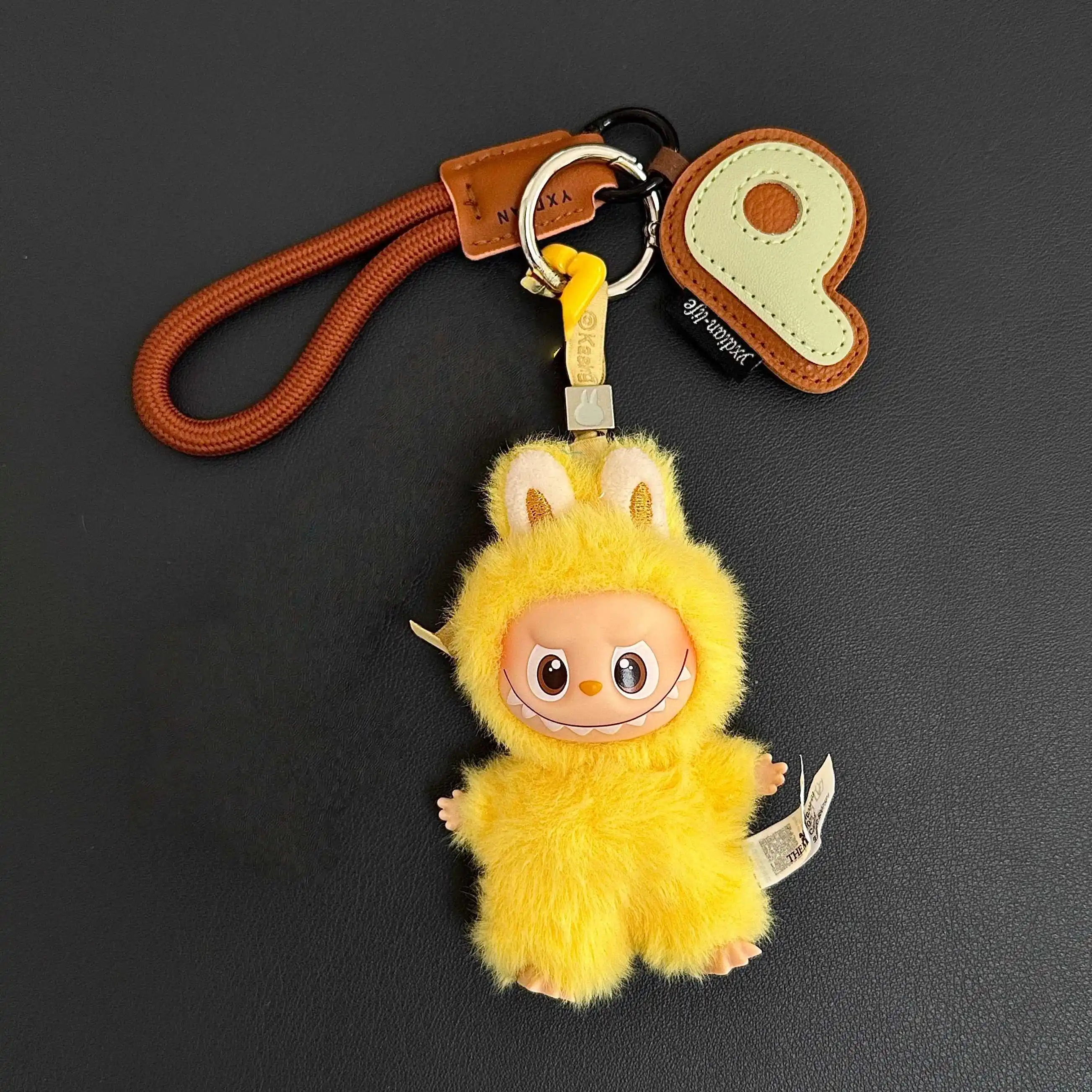 Smycz skórzana z literą do serii Labubu 4.0 The Monsters Pin for Love, zawieszka do mini lalki Labubu 10 cm, akcesoria do breloczków.