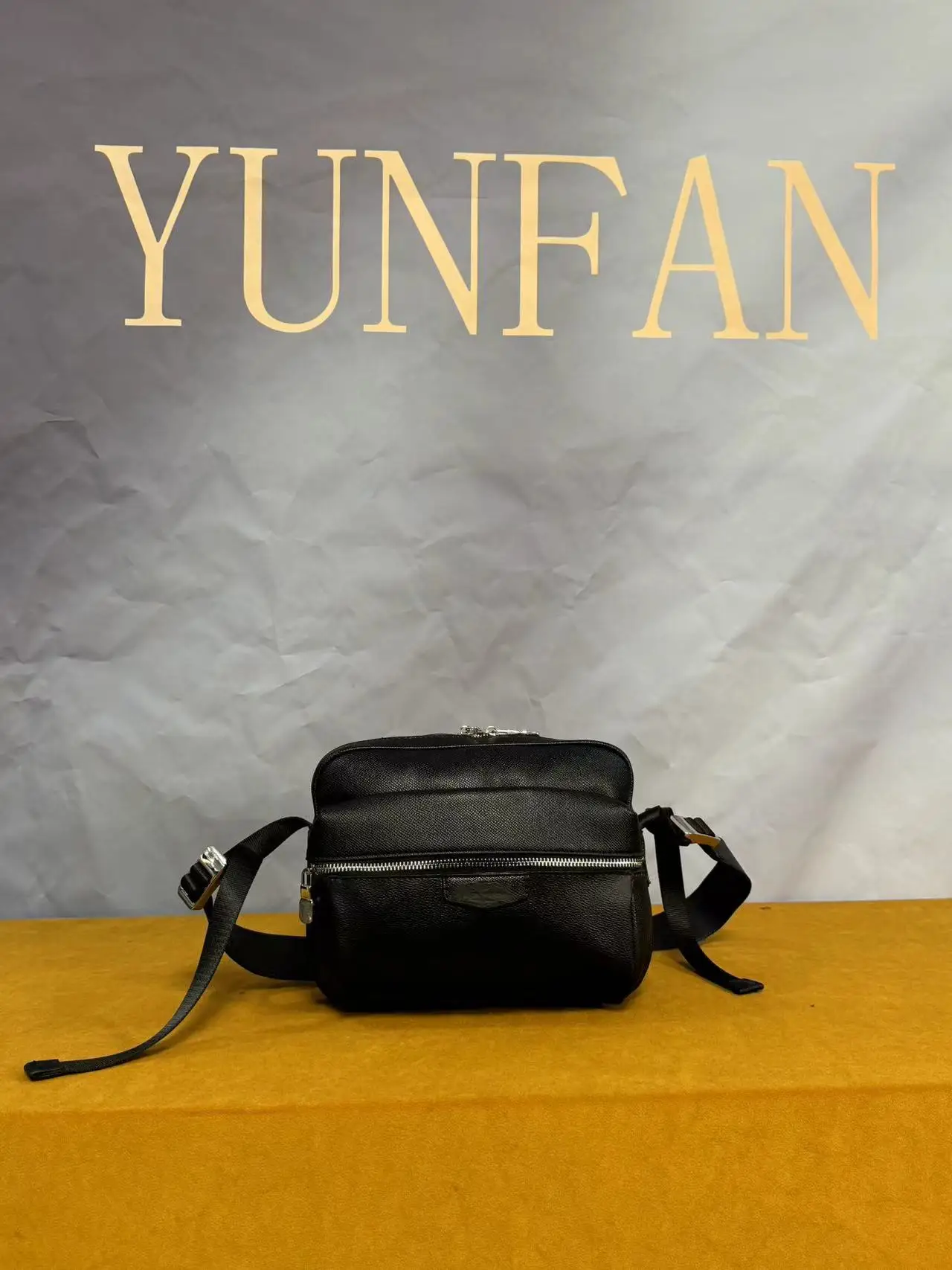 

YUNFAN Brand Woman fashion large capacity canvas handbag high quality chain bag Tote bag Pocket Bags