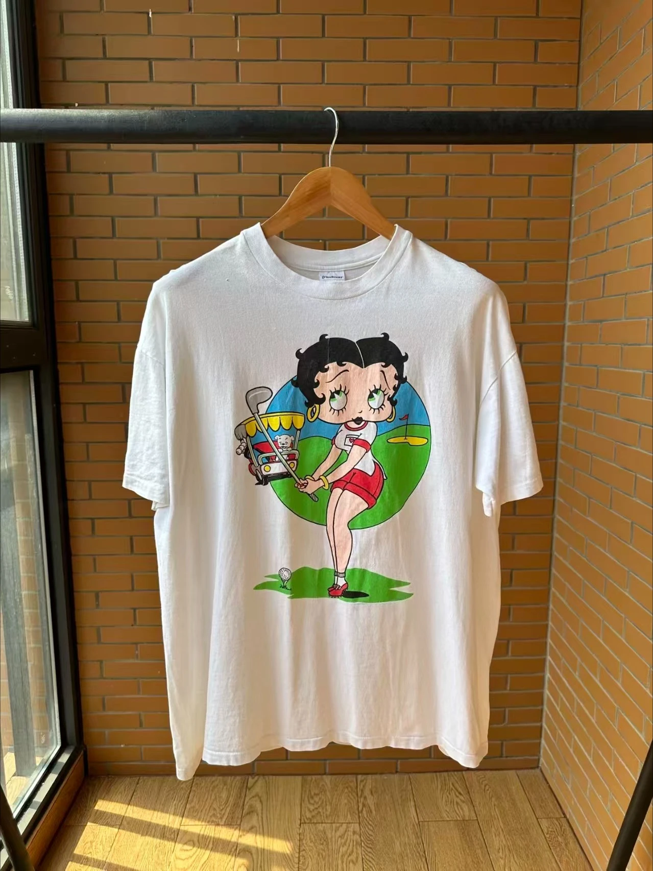 Miniso Betty Boop 90s خمر موضة الصيف جديد حار الكرتون الاتجاه المدرسة القديمة كلية نمط الرجال النساء تي شيرتات قصيرة الاكمام