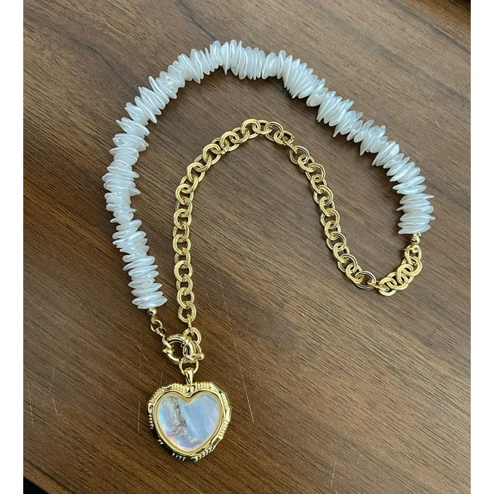 

New Year Sweet Retro Baroque Freshwater Pearl Strand Chain Spliced Collarbone Fashion Personalized Metal Chain Love Necklace