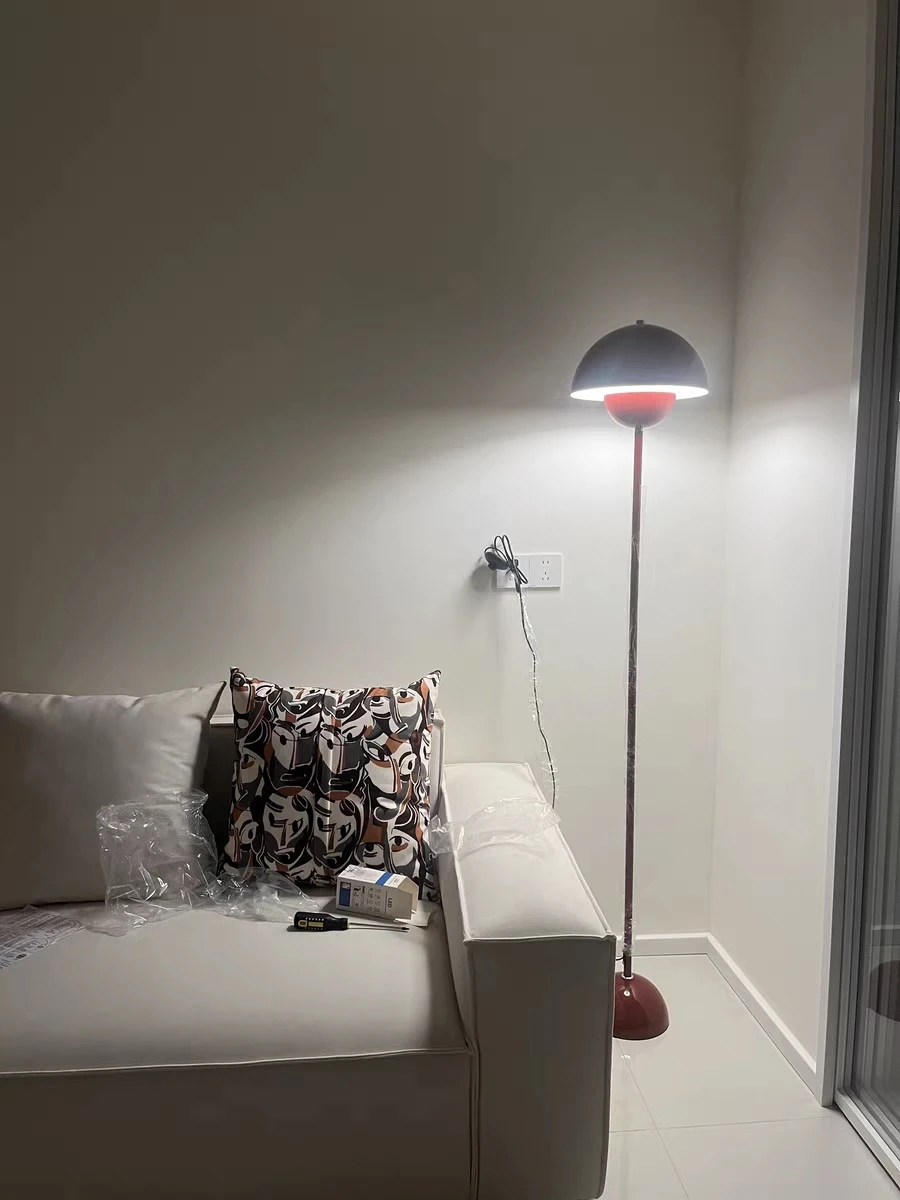 Lampada da terra a LED semplice e moderna in stile crema di alta qualità Lampada da tavolo Lampada da scrivania con lampadina intercambiabile E27 per soggiorno camera da letto
