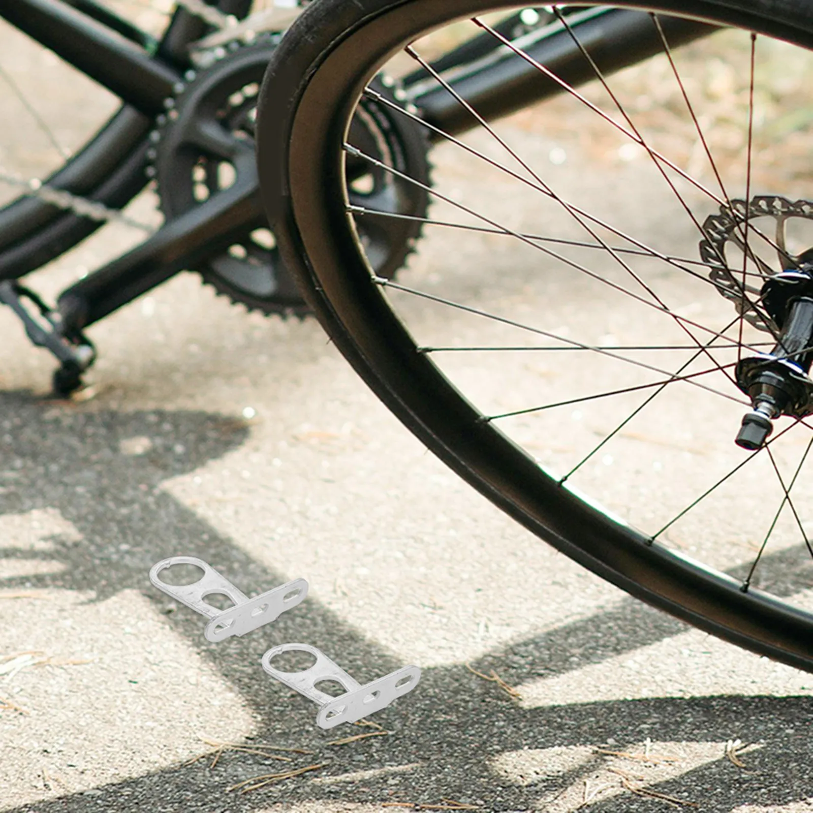 

Комплект из 2 универсальных кронштейнов для велосипедной корзины и фонаря, крепление на переднюю вилку, прочный держатель для фонаря на заднюю часть велосипеда