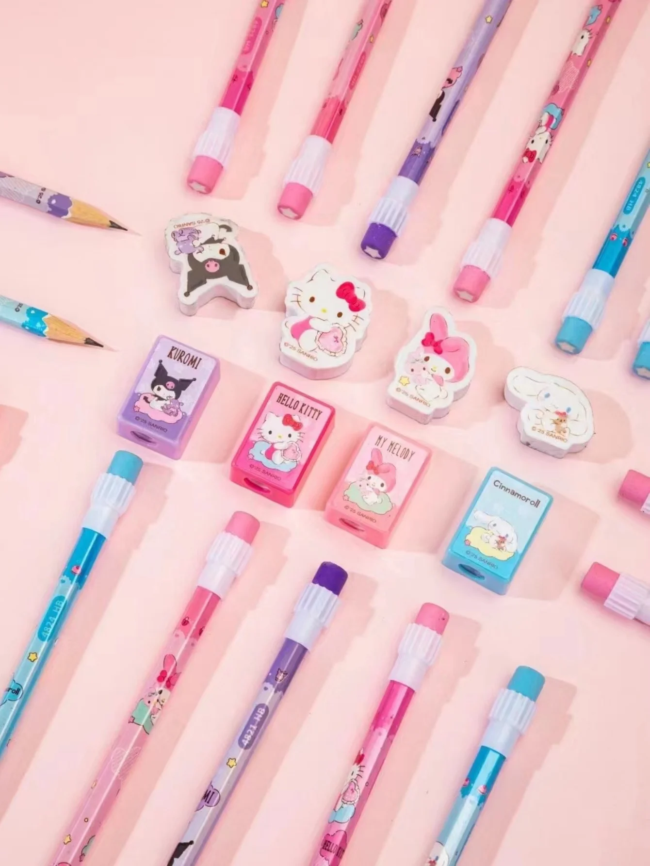 12 Stück/Set Cartoon Hello Kitty Melody Kuromi Cinnamoroll HB Bleistift Anspitzer-Set zum Zeichnen und Skizzieren – Detail 4