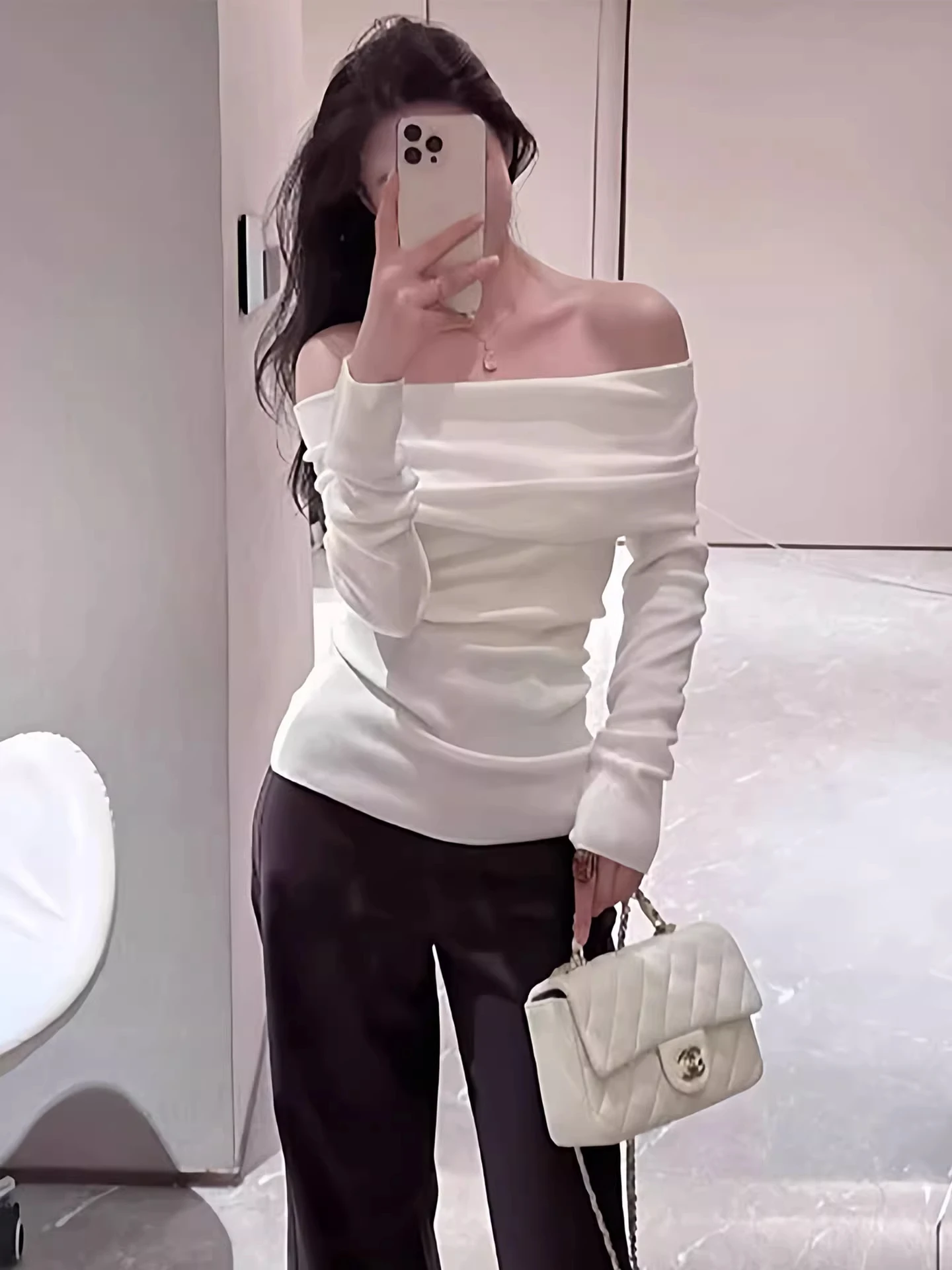 

Early Autumn Pure Desire White Knitted One-Shoulder Women's Loose Sensation High-End Feel Super Cute Exposure Top