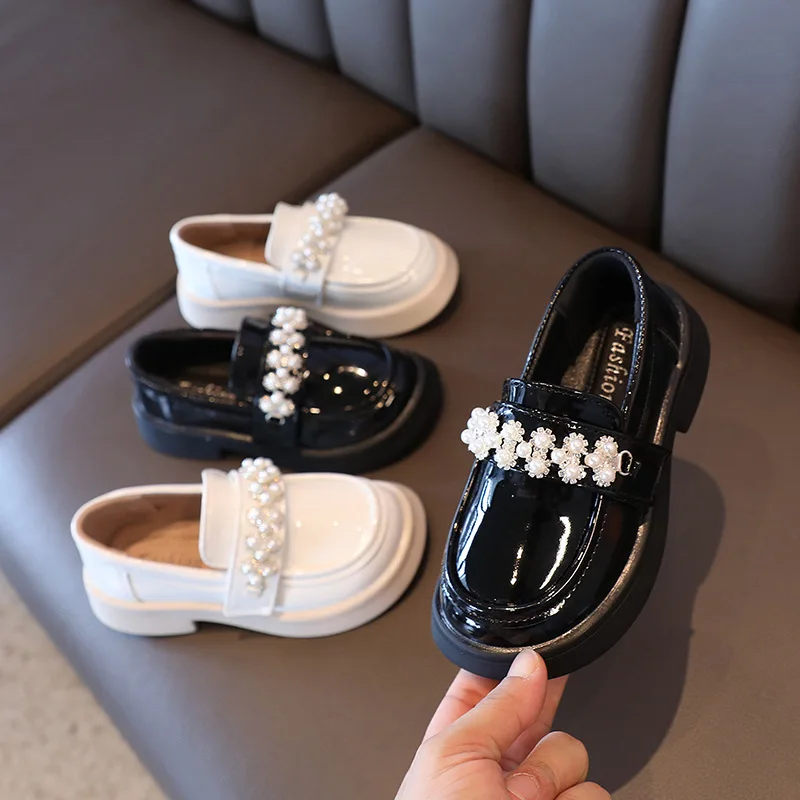 

2023 Girls Leather Shoes Glossy Pearls New Kids Fashion Versatile Soft Princess Shoes Non-slip Children Casual Shoe Dropshipping