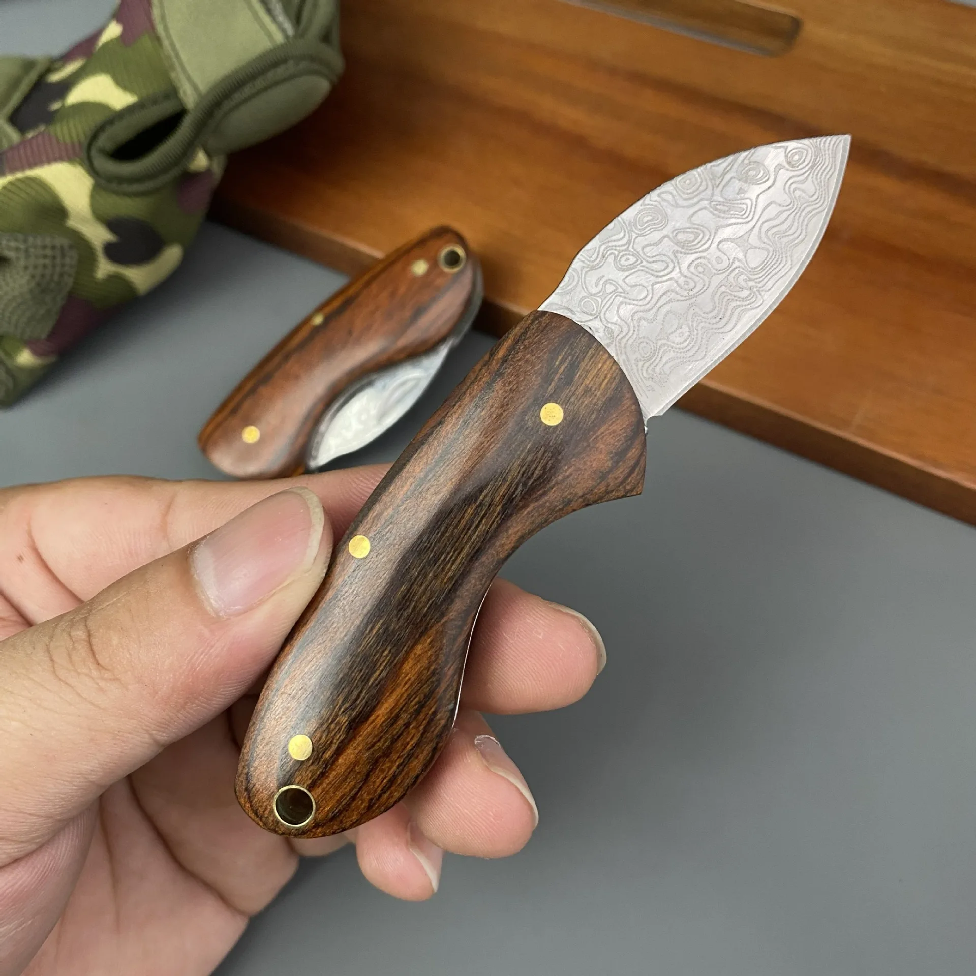 Solid wood + Damascus pattern outdoor high hardness folding knife camping fishing knife mini portable knife exquisite