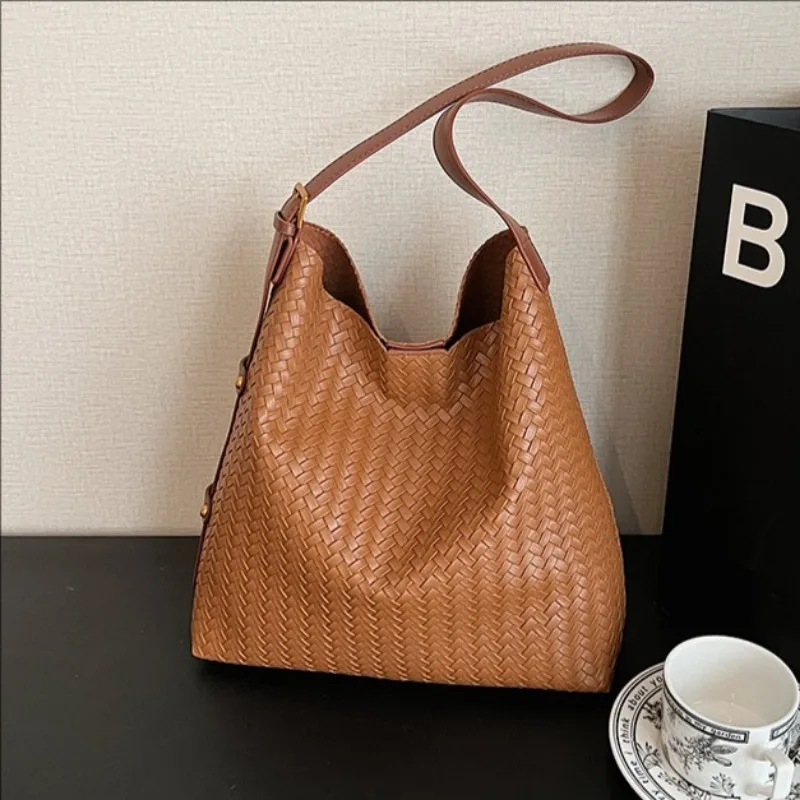 

Осень-зима 2025 года, новая модная сумка-ведро для женщин, дизайнерская роскошная повседневная сумка на плечо большой вместимости, стильные модные сумки