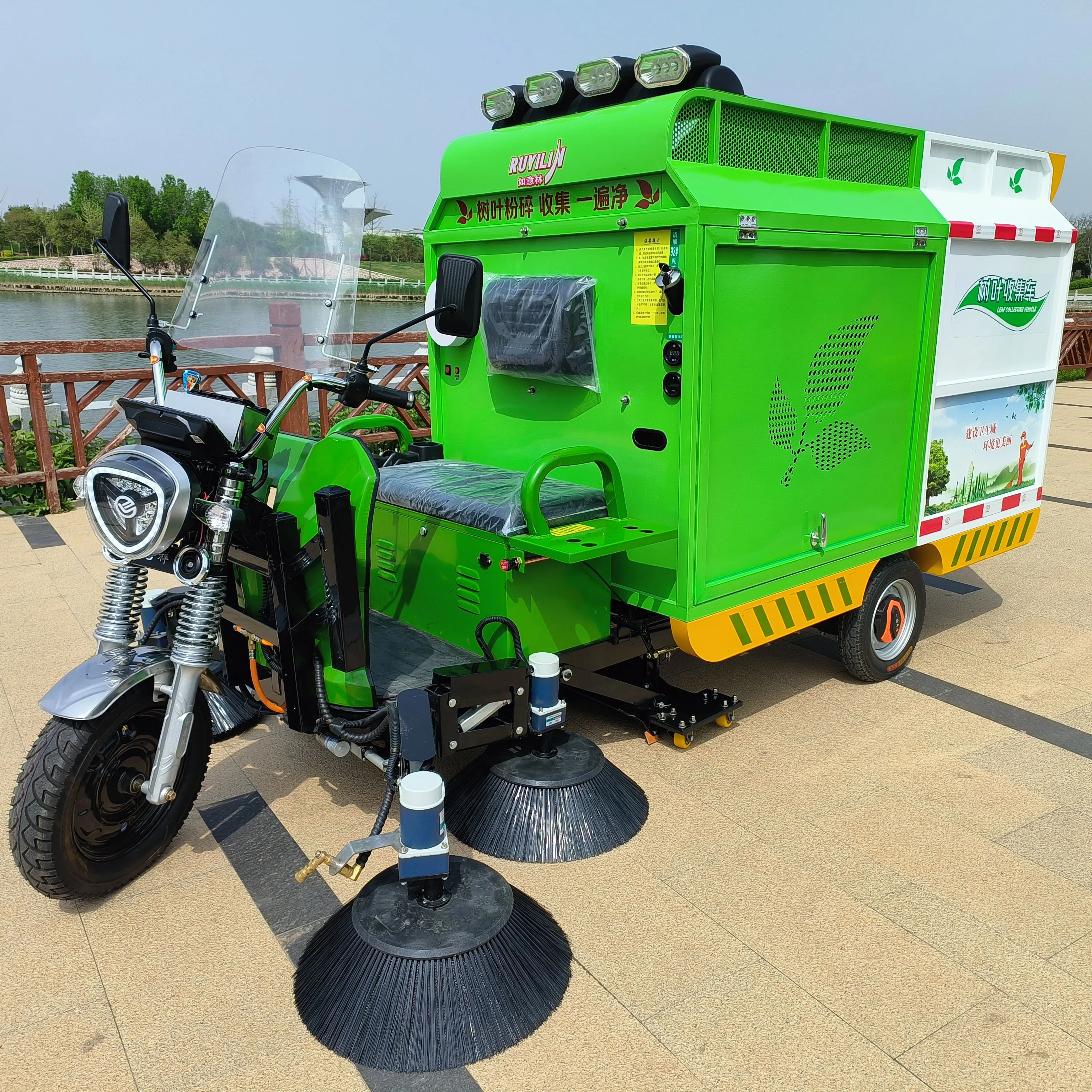 Oil-electric Multi-functional Water Sprinkler Road Sweeper Truck New Energy Leaf Collection Vehicle 120-250cm Cleaning Width view 5