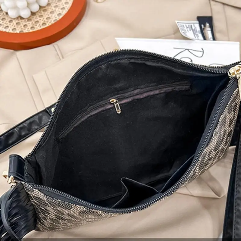 D0UD Vintage Fringe Crossbody Bag Satchel with Wristlet Zipper Pocket Clutch Purse Adjustable Handbag for Outdoor Travel