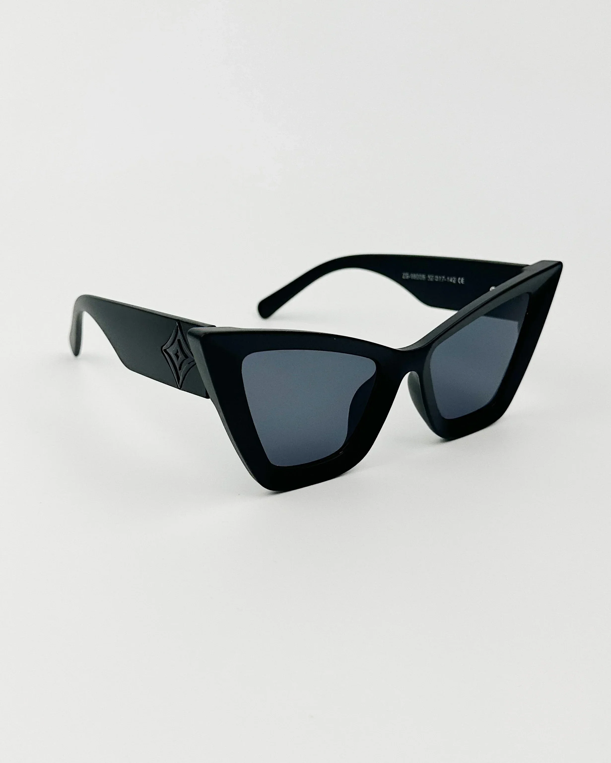 Big Triangle Cat Eyes Exagerado Glasses Frame, Plain Sunglasses, Instagram Popular, Same Côncavo Sunglasses