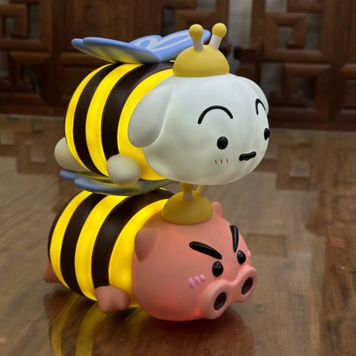 Anime Crayon Shin-Chan Pat Lamp Bee Little White Pig Light Up Hand Porch Decoration Bedside Nightlight Pat Light Play Gifts