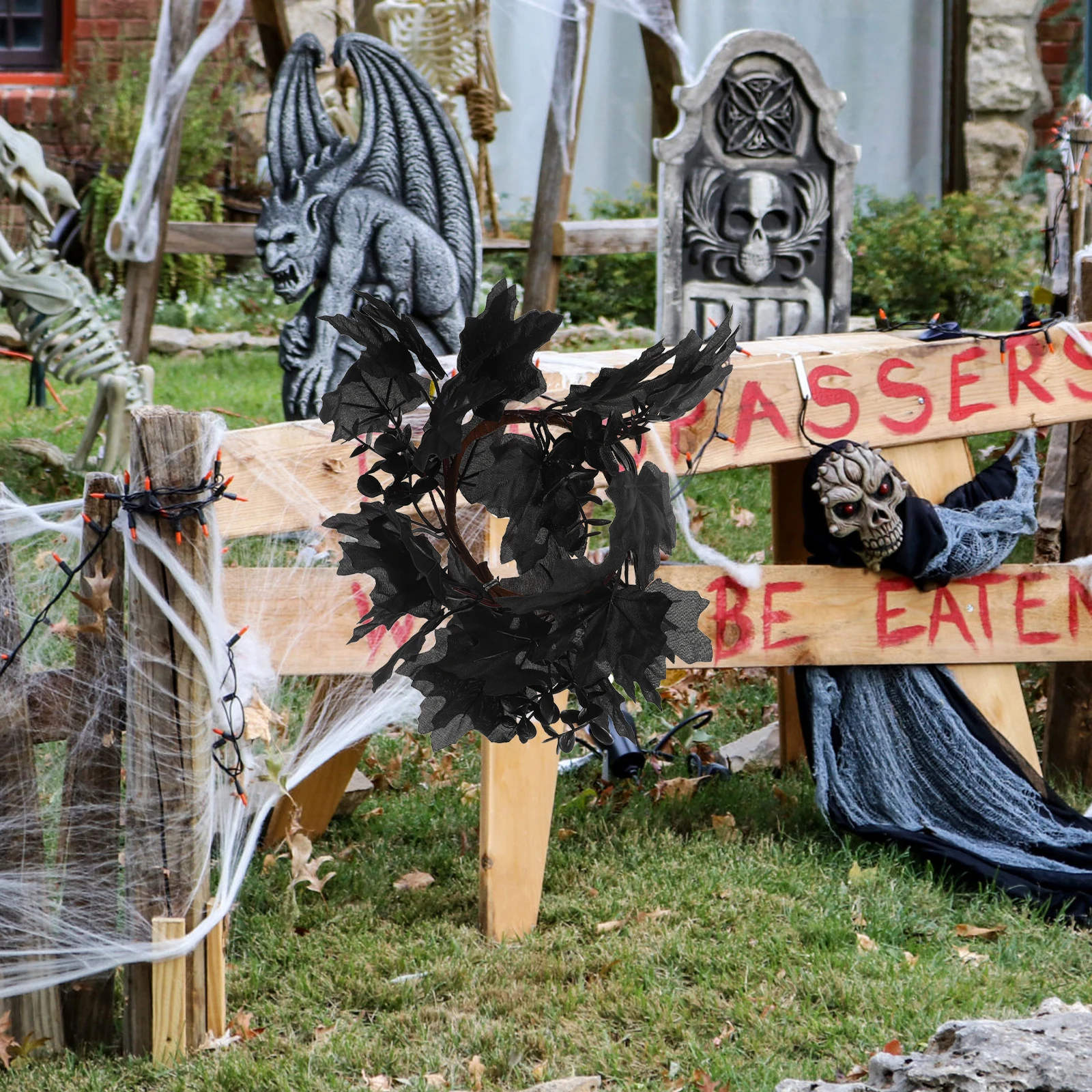 

Halloween Maple Leaf Wreath Novelty Hanging Decoration for Home Outdoor Halloween Party Garland Hanging Wreath