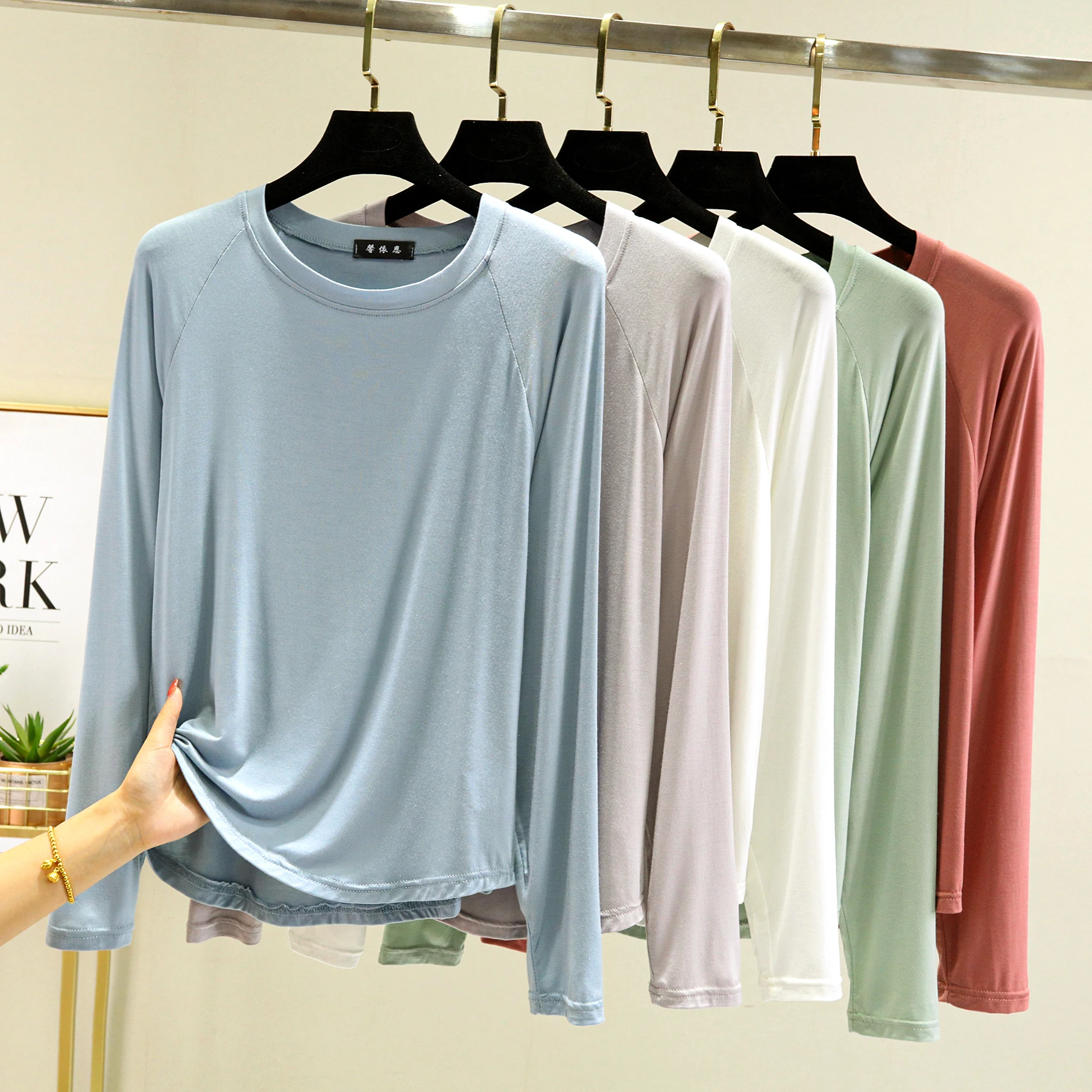 تي شيرت نسائي Mod Long Sve بقصة ضيقة مستديرة Ne Thin Top بالإضافة إلى حجم قاعدة ألوان فضفاضة ومتعددة الاستخدامات irt