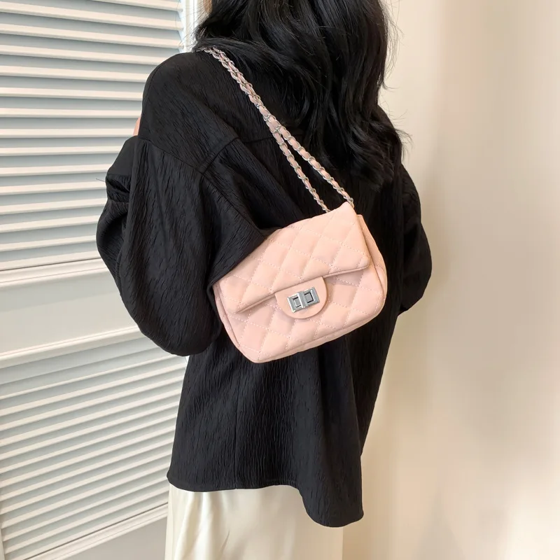 2024 Extremely Simple Lock Shoulder Bag With Westernized And Fashionable Texture, Simple And Elegant Shoulder Bag