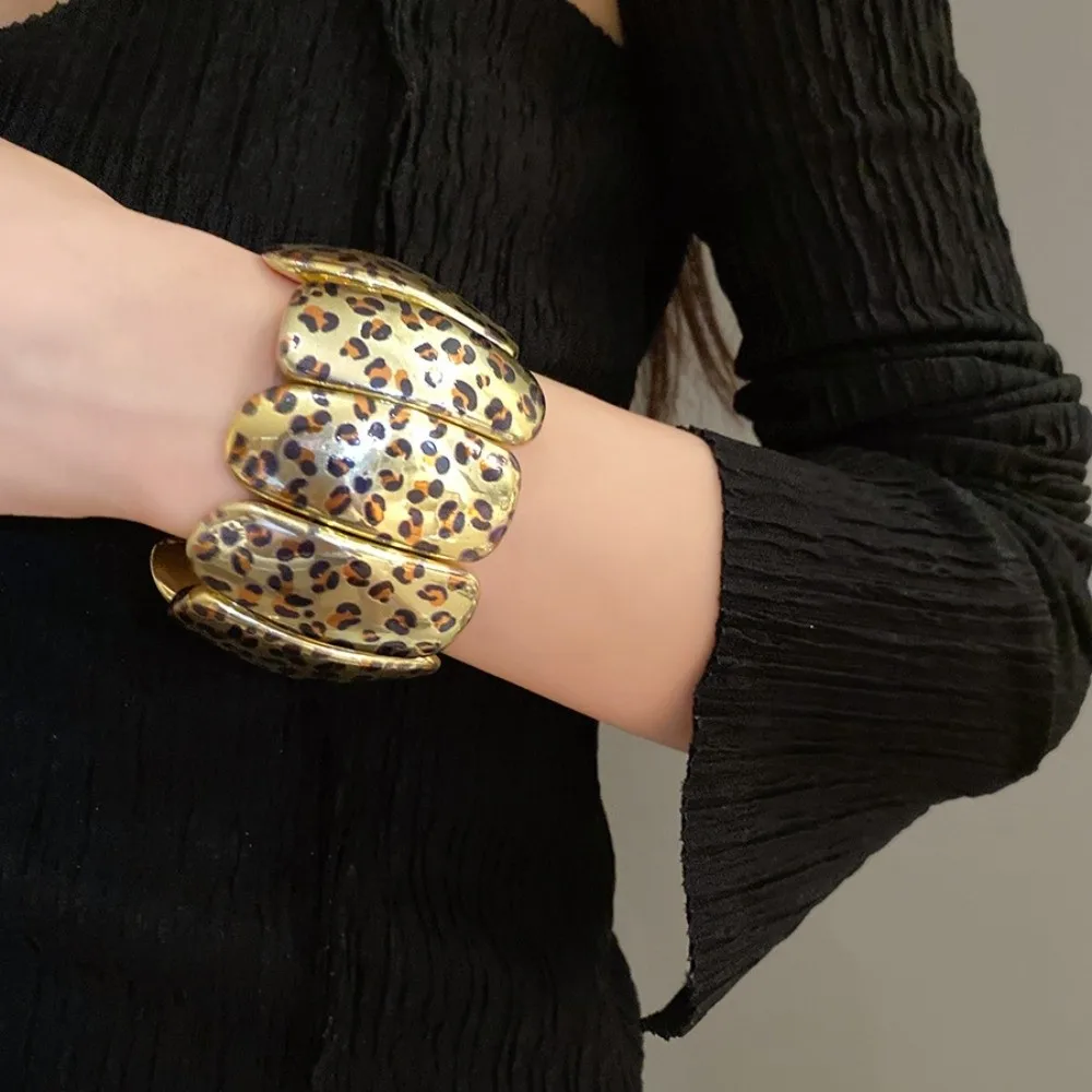 Europe American Style Leopard Print Wide Bangle Fashionable Temperament Leopard Print Cuff Bangles Exaggerated