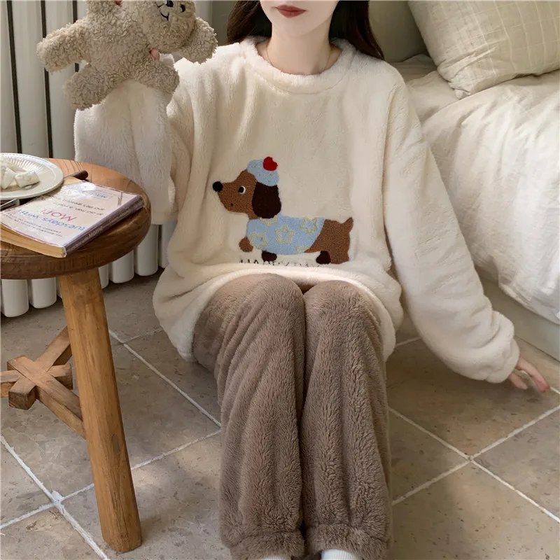 

Pajama Sets New Women Cashmere Gorgeous Embroidery Design Warm Soft Delicate Comfortable Buttoned Long Sleeve Pants Winter Sleep