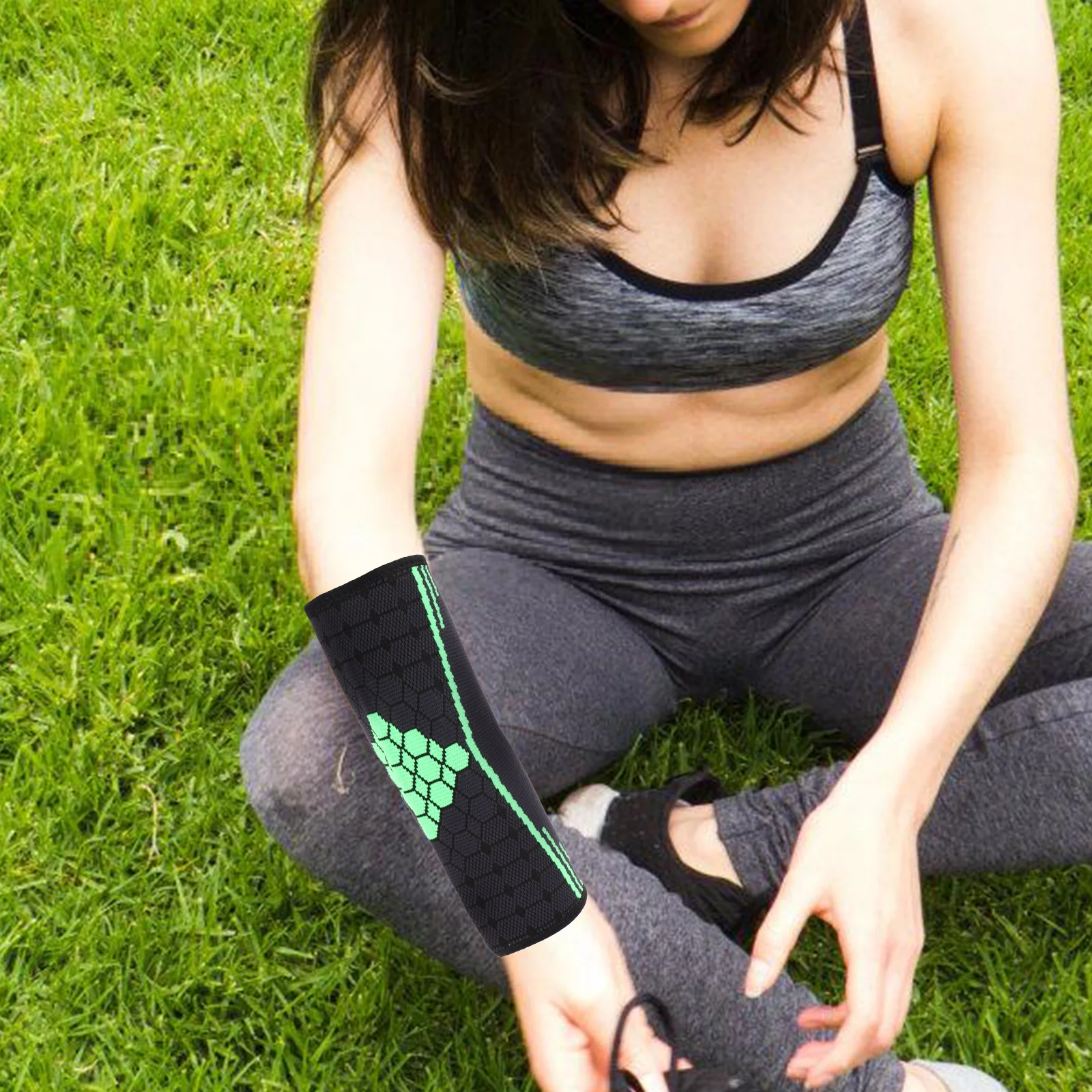 

2Pcs Elbow Pads Breathable Nylon Arm Sleeves Sports Protective Elbow Support Guard for Basketball Football Outdoor Activities